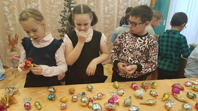 Рождественская выставка новогодних игрушек..
